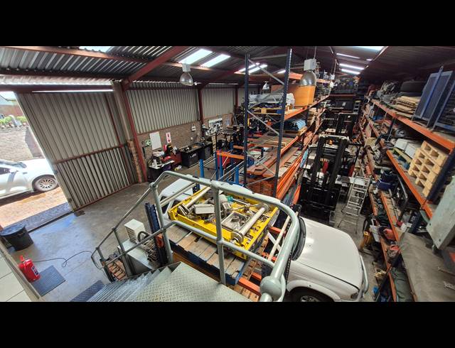 374M² FACTORY FOR SALE IN ANDERBOLT